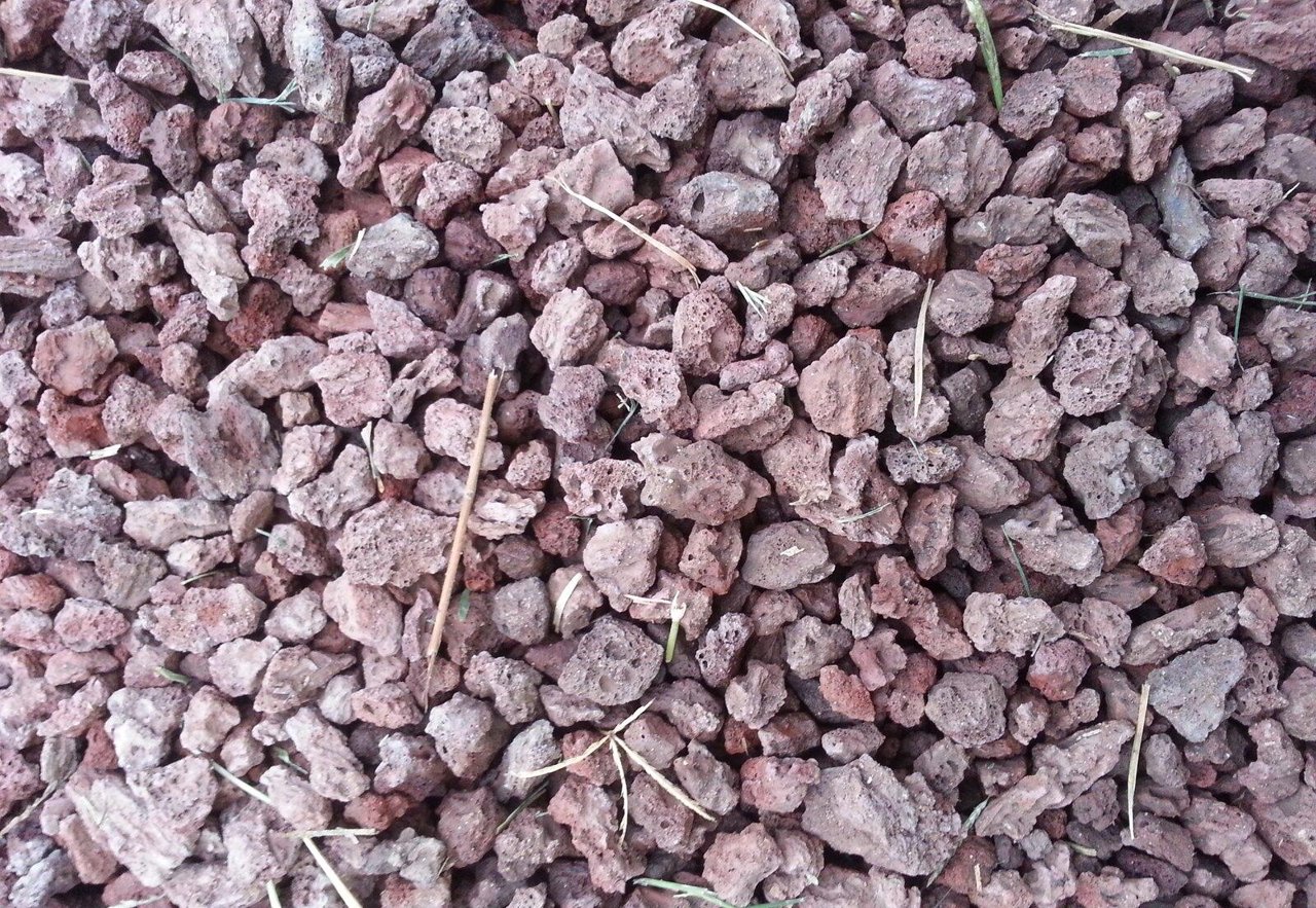 Lavameel of lavagruis? Het verschil met basaltmeel en steenmeel